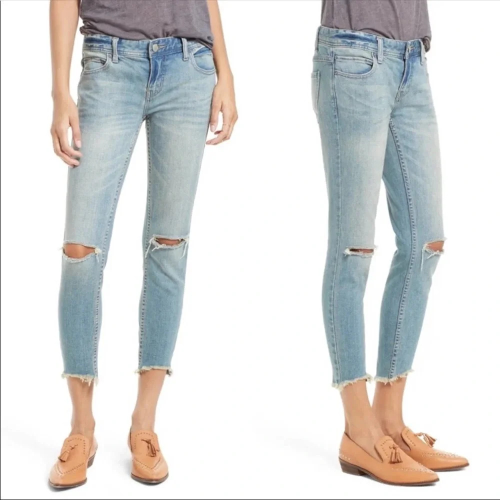 𝅺Free People size 24 distressed blue jeans
